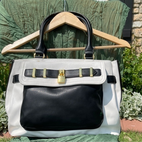 Jessica Simpson white and black bag. Excellent condition. - Picture 1 of 8